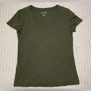 UNIVERSAL THREAD | Universal Thread Women’s Olive Tee | Size: S